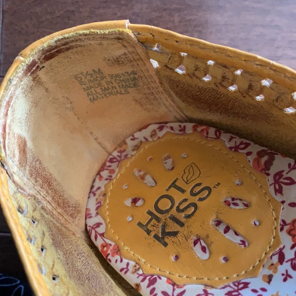 Yellow flats - Picture 6 of 6